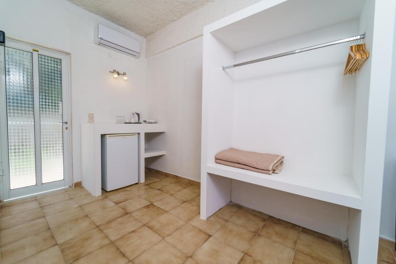 Mayo Rooms Zakynthos Akrotiri エクステリア 写真